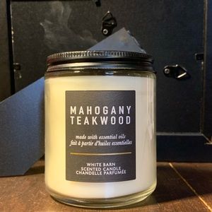 Brand new Mahogany Teakwood candle
